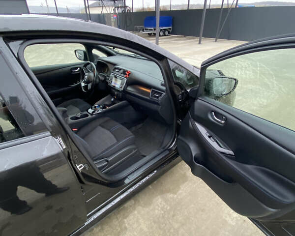 Черный Ниссан Лиф, объемом двигателя 0 л и пробегом 112 тыс. км за 11750 $, фото 9 на Automoto.ua