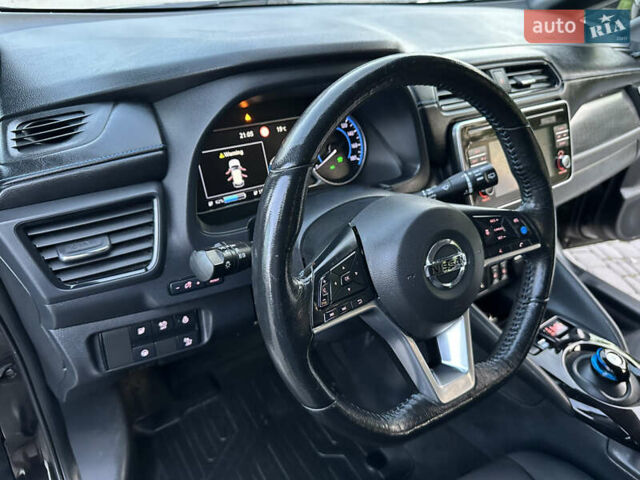 Черный Ниссан Лиф, объемом двигателя 0 л и пробегом 95 тыс. км за 13000 $, фото 12 на Automoto.ua