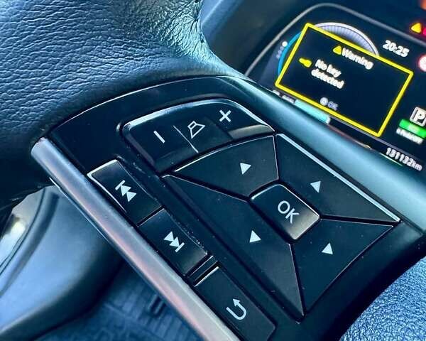 Черный Ниссан Лиф, объемом двигателя 0 л и пробегом 133 тыс. км за 11300 $, фото 42 на Automoto.ua