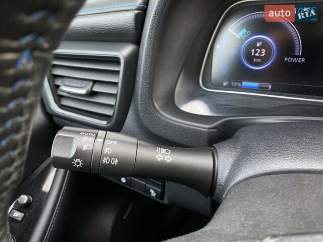 Черный Ниссан Лиф, объемом двигателя 0 л и пробегом 133 тыс. км за 12500 $, фото 24 на Automoto.ua