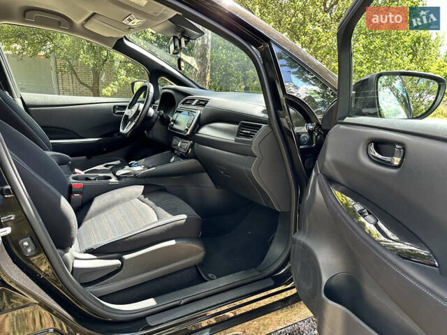 Черный Ниссан Лиф, объемом двигателя 0 л и пробегом 119 тыс. км за 13500 $, фото 35 на Automoto.ua