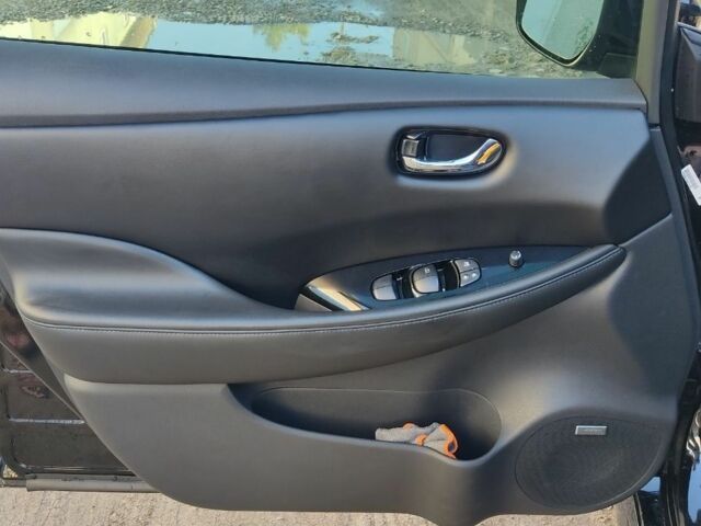 Чорний Ніссан Ліф, об'ємом двигуна 0 л та пробігом 145 тис. км за 14000 $, фото 8 на Automoto.ua