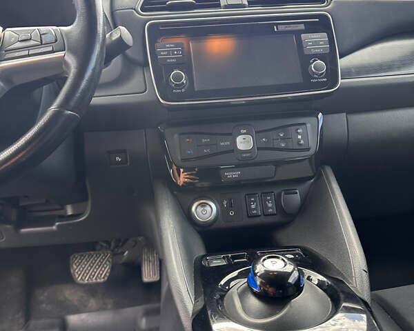 Чорний Ніссан Ліф, об'ємом двигуна 0 л та пробігом 111 тис. км за 12850 $, фото 15 на Automoto.ua