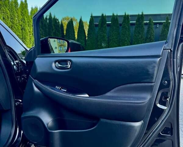 Черный Ниссан Лиф, объемом двигателя 0 л и пробегом 133 тыс. км за 11300 $, фото 24 на Automoto.ua