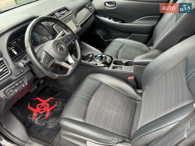 Черный Ниссан Лиф, объемом двигателя 0 л и пробегом 173 тыс. км за 11000 $, фото 16 на Automoto.ua