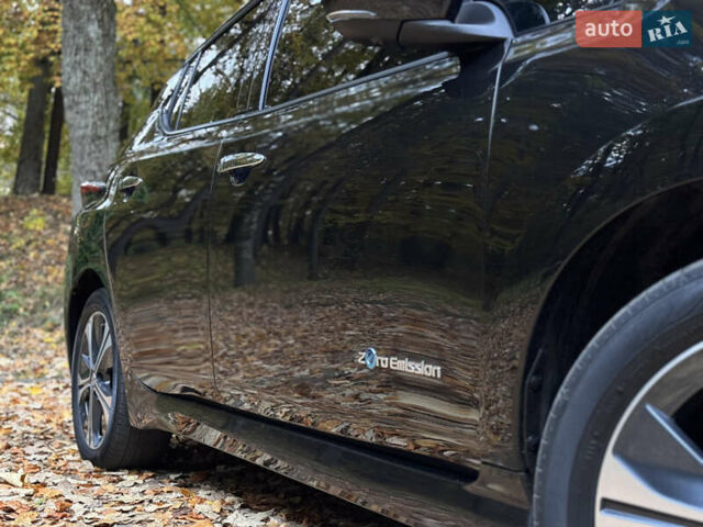 Черный Ниссан Лиф, объемом двигателя 0 л и пробегом 127 тыс. км за 12499 $, фото 4 на Automoto.ua