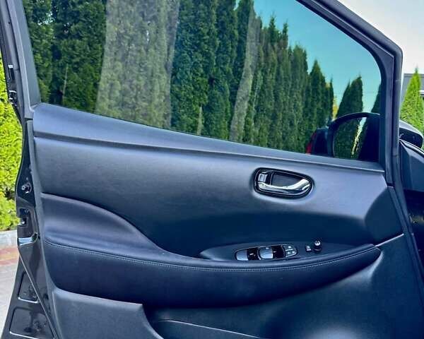 Черный Ниссан Лиф, объемом двигателя 0 л и пробегом 133 тыс. км за 11300 $, фото 45 на Automoto.ua