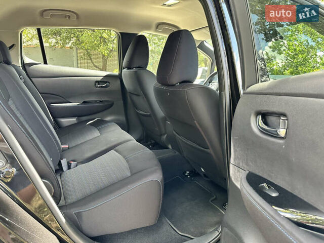 Черный Ниссан Лиф, объемом двигателя 0 л и пробегом 119 тыс. км за 13500 $, фото 42 на Automoto.ua