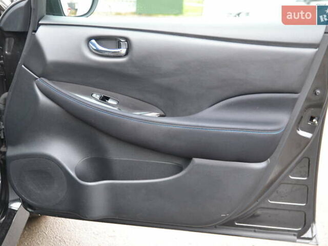 Черный Ниссан Лиф, объемом двигателя 0 л и пробегом 100 тыс. км за 11999 $, фото 20 на Automoto.ua