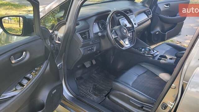 Чорний Ніссан Ліф, об'ємом двигуна 0 л та пробігом 103 тис. км за 13200 $, фото 18 на Automoto.ua