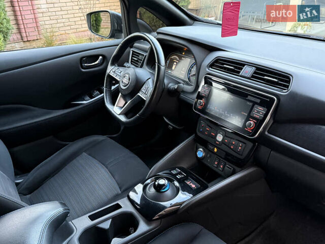 Черный Ниссан Лиф, объемом двигателя 0 л и пробегом 111 тыс. км за 11200 $, фото 26 на Automoto.ua