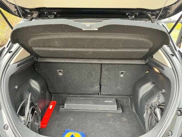 Черный Ниссан Лиф, объемом двигателя 0 л и пробегом 57 тыс. км за 14500 $, фото 13 на Automoto.ua