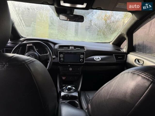 Черный Ниссан Лиф, объемом двигателя 0 л и пробегом 150 тыс. км за 13300 $, фото 13 на Automoto.ua