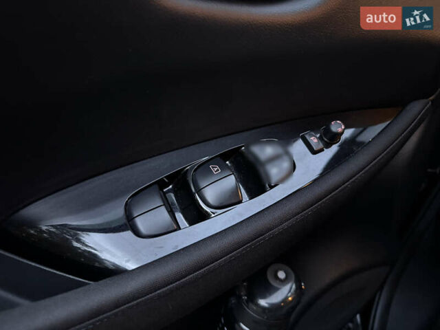 Черный Ниссан Лиф, объемом двигателя 0 л и пробегом 127 тыс. км за 12499 $, фото 29 на Automoto.ua