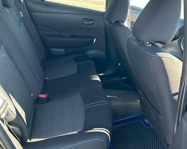 Черный Ниссан Лиф, объемом двигателя 0 л и пробегом 123 тыс. км за 12100 $, фото 17 на Automoto.ua