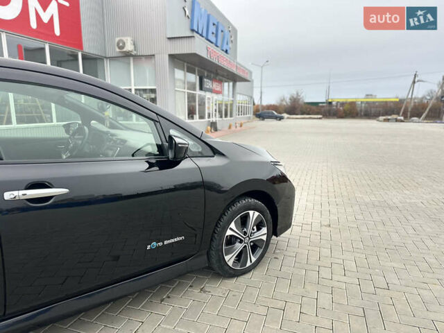 Черный Ниссан Лиф, объемом двигателя 0 л и пробегом 82 тыс. км за 11855 $, фото 11 на Automoto.ua