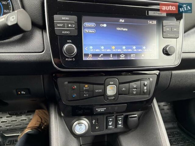 Чорний Ніссан Ліф, об'ємом двигуна 0 л та пробігом 148 тис. км за 12600 $, фото 12 на Automoto.ua