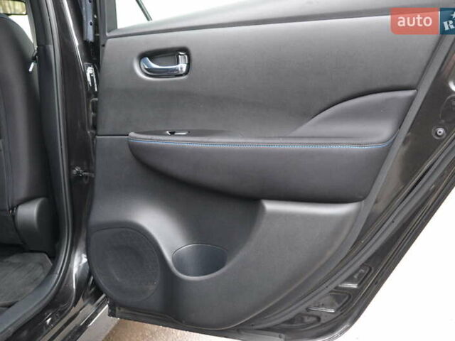 Черный Ниссан Лиф, объемом двигателя 0 л и пробегом 100 тыс. км за 11999 $, фото 18 на Automoto.ua