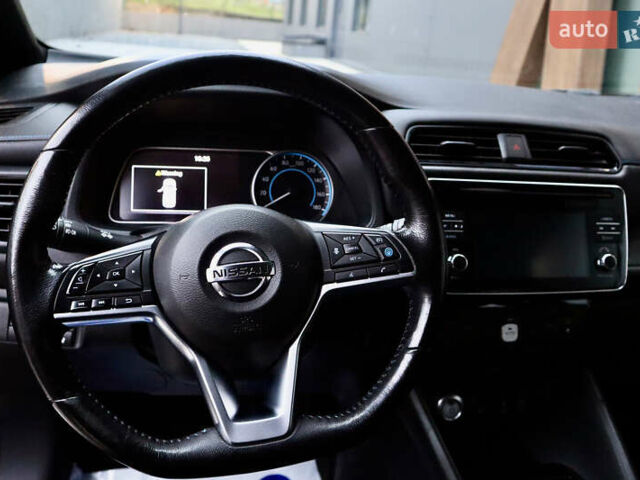 Черный Ниссан Лиф, объемом двигателя 0 л и пробегом 137 тыс. км за 12500 $, фото 20 на Automoto.ua
