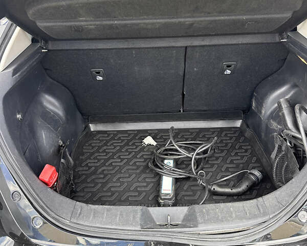 Чорний Ніссан Ліф, об'ємом двигуна 0 л та пробігом 111 тис. км за 12850 $, фото 21 на Automoto.ua