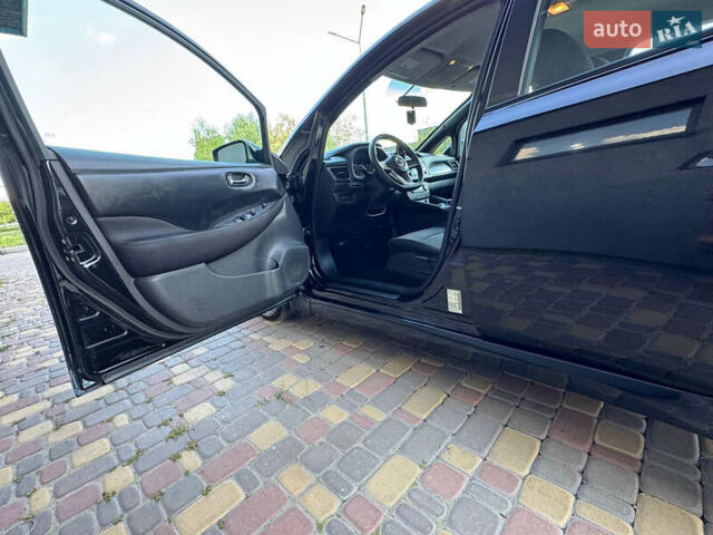 Черный Ниссан Лиф, объемом двигателя 0 л и пробегом 87 тыс. км за 15200 $, фото 7 на Automoto.ua