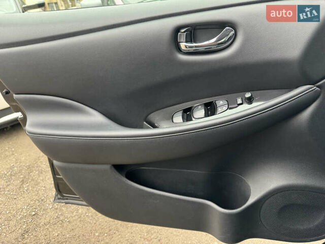 Черный Ниссан Лиф, объемом двигателя 0 л и пробегом 173 тыс. км за 11000 $, фото 18 на Automoto.ua