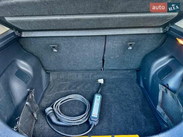 Черный Ниссан Лиф, объемом двигателя 0 л и пробегом 133 тыс. км за 11300 $, фото 32 на Automoto.ua