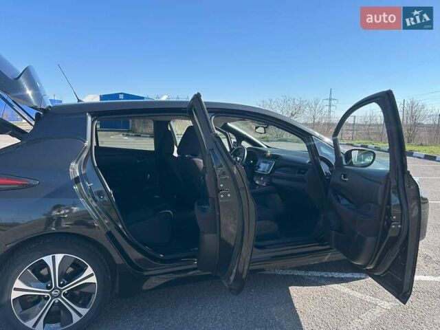 Черный Ниссан Лиф, объемом двигателя 0 л и пробегом 123 тыс. км за 12100 $, фото 11 на Automoto.ua