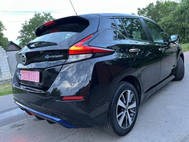 Черный Ниссан Лиф, объемом двигателя 0 л и пробегом 63 тыс. км за 12999 $, фото 4 на Automoto.ua