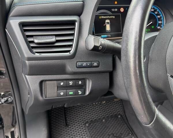 Черный Ниссан Лиф, объемом двигателя 0 л и пробегом 92 тыс. км за 13100 $, фото 9 на Automoto.ua