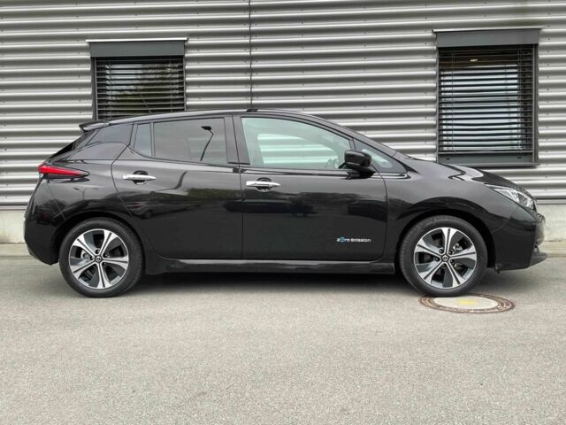 Черный Ниссан Лиф, объемом двигателя 0 л и пробегом 68 тыс. км за 9000 $, фото 4 на Automoto.ua