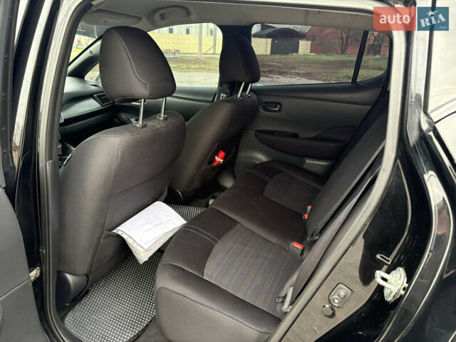 Черный Ниссан Лиф, объемом двигателя 0 л и пробегом 97 тыс. км за 10300 $, фото 12 на Automoto.ua