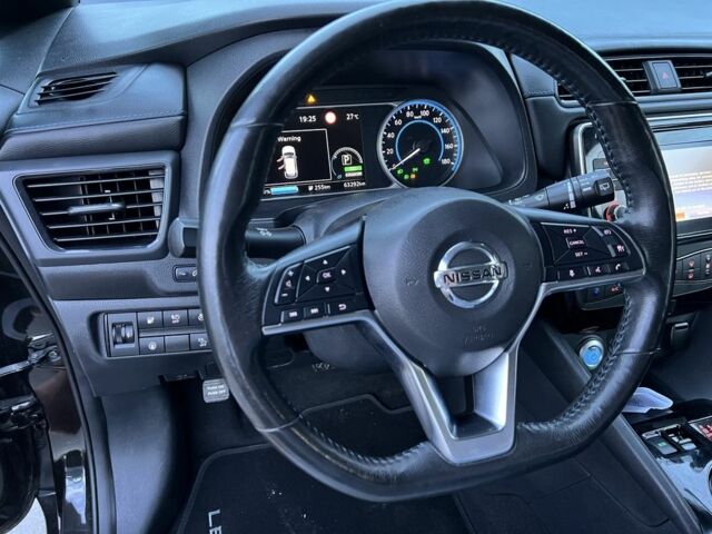 Черный Ниссан Лиф, объемом двигателя 0 л и пробегом 63 тыс. км за 12999 $, фото 14 на Automoto.ua