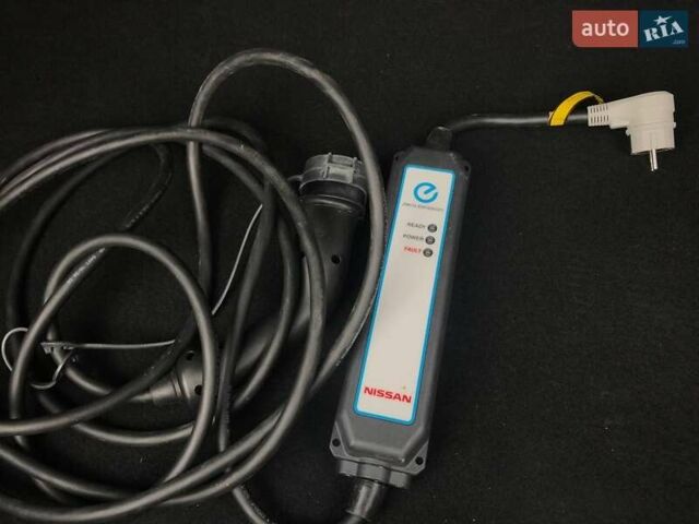 Черный Ниссан Лиф, объемом двигателя 0 л и пробегом 90 тыс. км за 20500 $, фото 14 на Automoto.ua