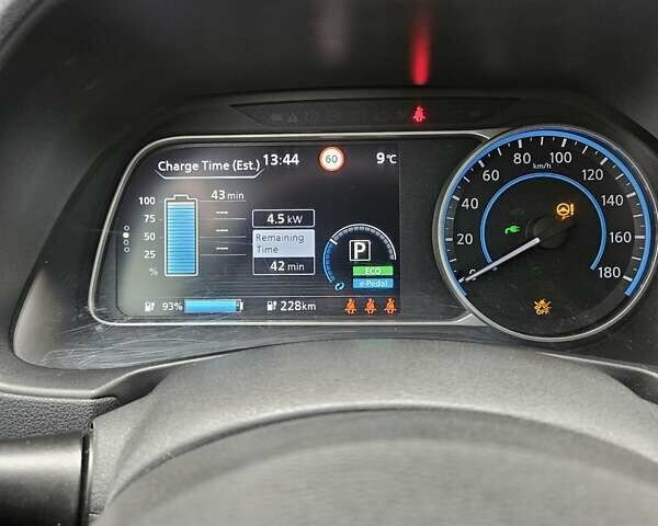 Чорний Ніссан Ліф, об'ємом двигуна 0 л та пробігом 165 тис. км за 11200 $, фото 14 на Automoto.ua