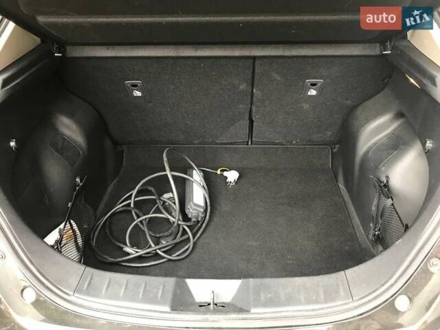 Черный Ниссан Лиф, объемом двигателя 0 л и пробегом 90 тыс. км за 20500 $, фото 13 на Automoto.ua