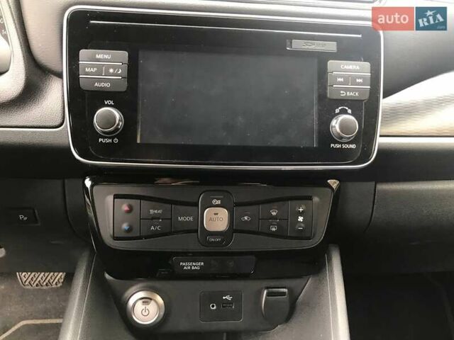 Черный Ниссан Лиф, объемом двигателя 0 л и пробегом 90 тыс. км за 20500 $, фото 6 на Automoto.ua