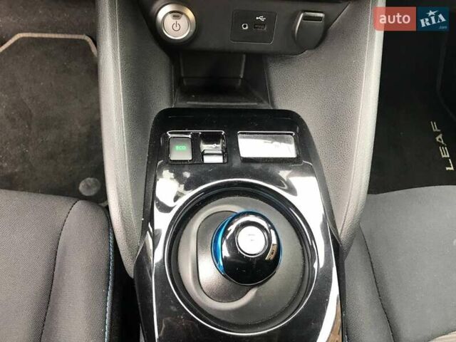 Черный Ниссан Лиф, объемом двигателя 0 л и пробегом 90 тыс. км за 20500 $, фото 7 на Automoto.ua