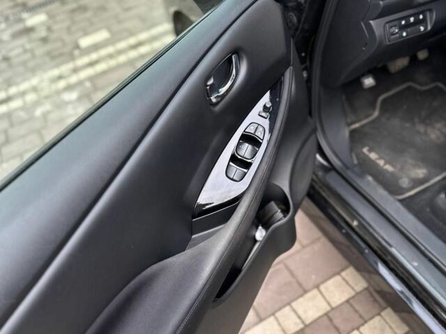 Чорний Ніссан Ліф, об'ємом двигуна 0 л та пробігом 103 тис. км за 12500 $, фото 9 на Automoto.ua