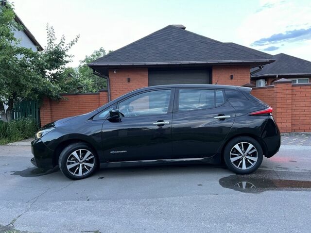 Черный Ниссан Лиф, объемом двигателя 0 л и пробегом 63 тыс. км за 12999 $, фото 3 на Automoto.ua