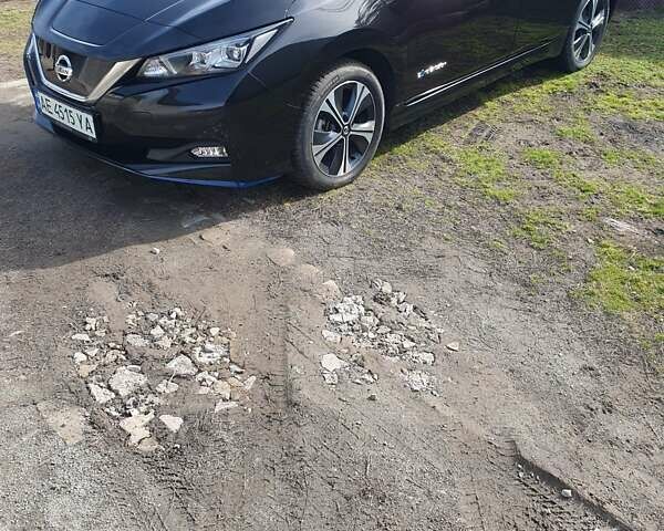 Черный Ниссан Лиф, объемом двигателя 0 л и пробегом 150 тыс. км за 17150 $, фото 10 на Automoto.ua