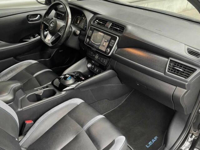 Черный Ниссан Лиф, объемом двигателя 0 л и пробегом 34 тыс. км за 6700 $, фото 8 на Automoto.ua