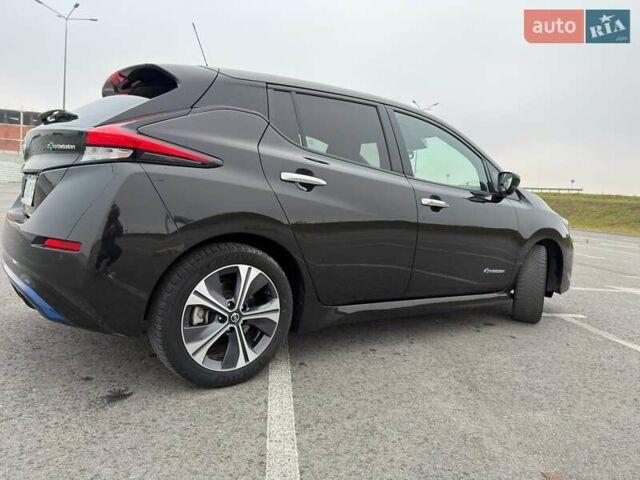 Черный Ниссан Лиф, объемом двигателя 0 л и пробегом 92 тыс. км за 13100 $, фото 31 на Automoto.ua