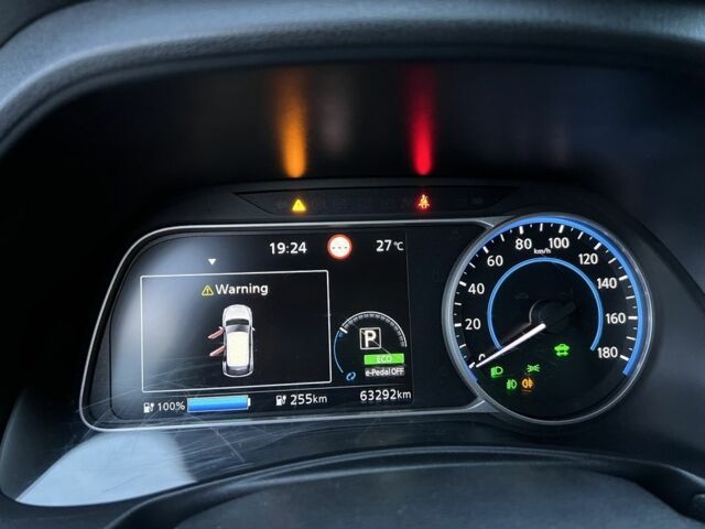 Черный Ниссан Лиф, объемом двигателя 0 л и пробегом 63 тыс. км за 12999 $, фото 15 на Automoto.ua