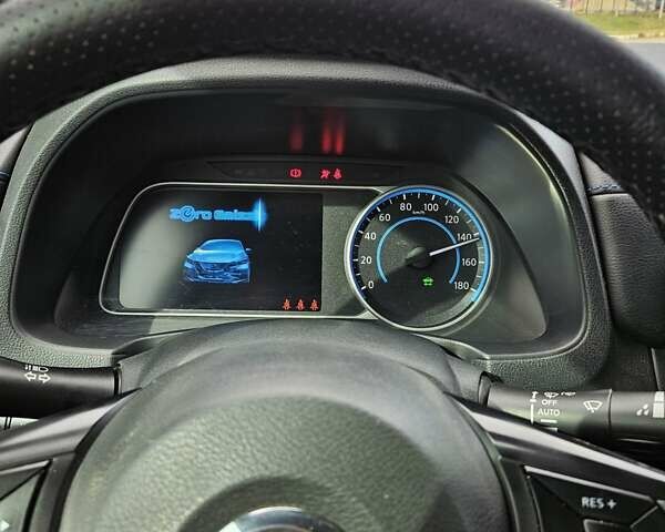 Чорний Ніссан Ліф, об'ємом двигуна 0 л та пробігом 165 тис. км за 11200 $, фото 11 на Automoto.ua