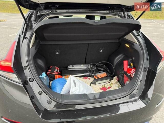 Черный Ниссан Лиф, объемом двигателя 0 л и пробегом 92 тыс. км за 13100 $, фото 13 на Automoto.ua