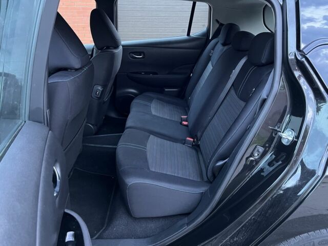 Черный Ниссан Лиф, объемом двигателя 0 л и пробегом 63 тыс. км за 12999 $, фото 12 на Automoto.ua