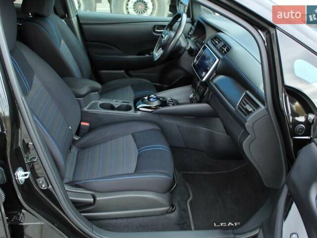 Чорний Ніссан Ліф, об'ємом двигуна 0 л та пробігом 64 тис. км за 13299 $, фото 32 на Automoto.ua