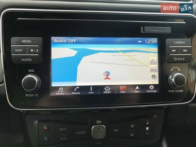 Черный Ниссан Лиф, объемом двигателя 0 л и пробегом 90 тыс. км за 20500 $, фото 20 на Automoto.ua