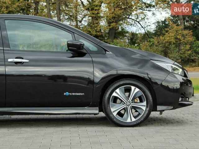 Чорний Ніссан Ліф, об'ємом двигуна 0 л та пробігом 64 тис. км за 13299 $, фото 21 на Automoto.ua